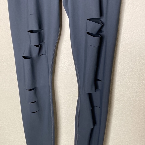 Alo ripped warrior leggings women’s small high waisted grey EUC - Picture 3 of 8